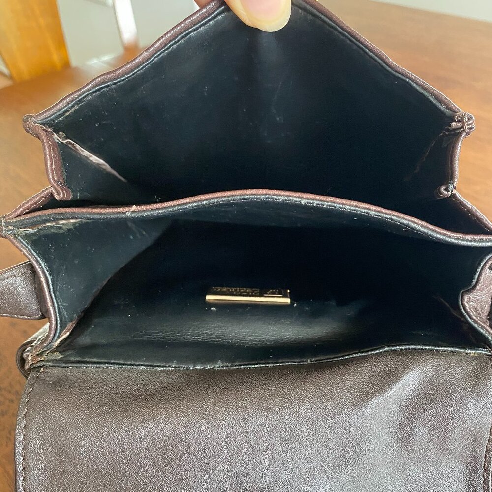 Made In Canada Leather Multi Compartment Crossbody Bag - Picture 9 of 16